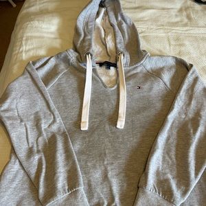 Tommy Hilfiger hoodie
Grey
Small